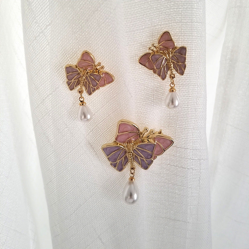 Tender Butterfly Pearl Brooch