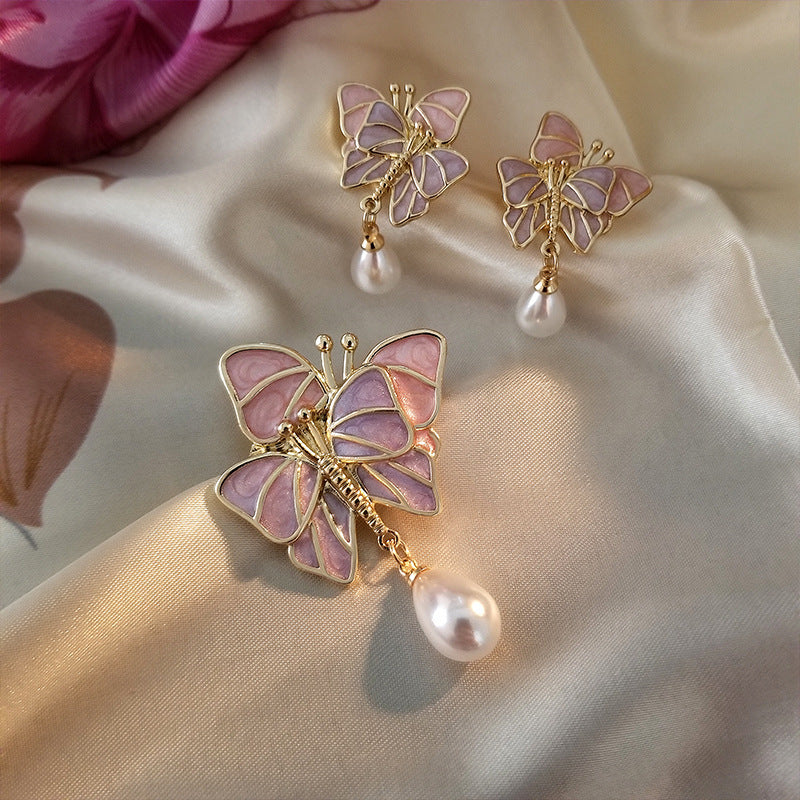 Tender Butterfly Pearl Brooch